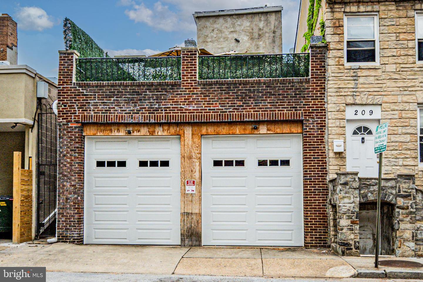 210 S High St