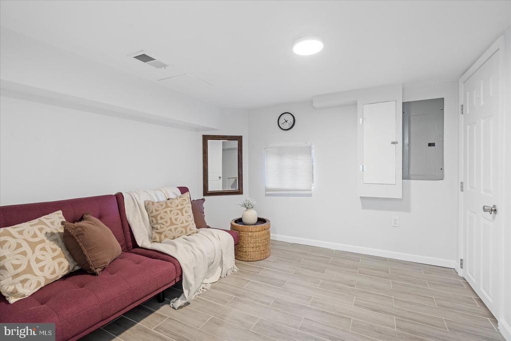 122 S Highland Ave