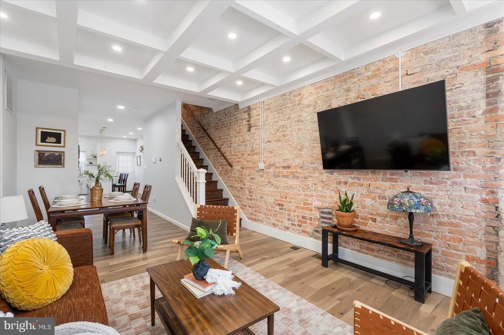 122 S Highland Ave