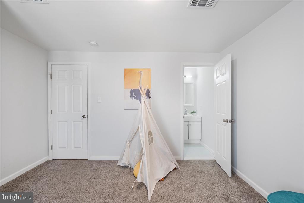 122 S Highland Ave