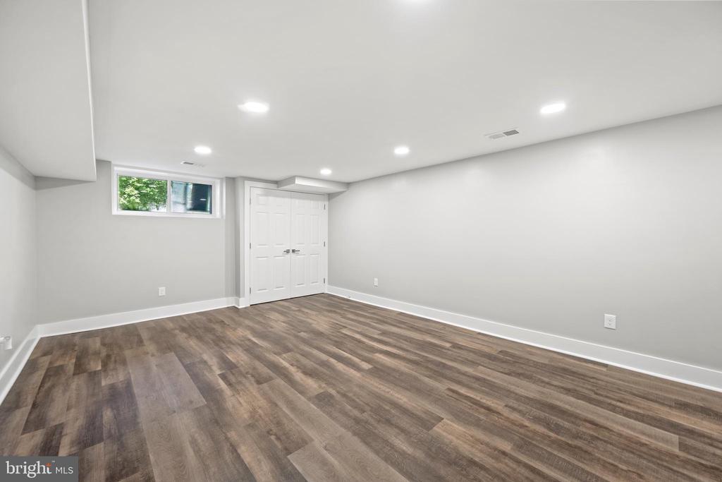 135 S Linwood Ave