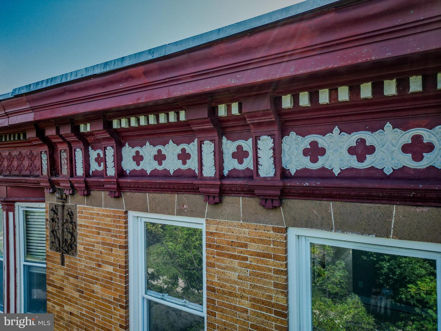 135 S Linwood Ave