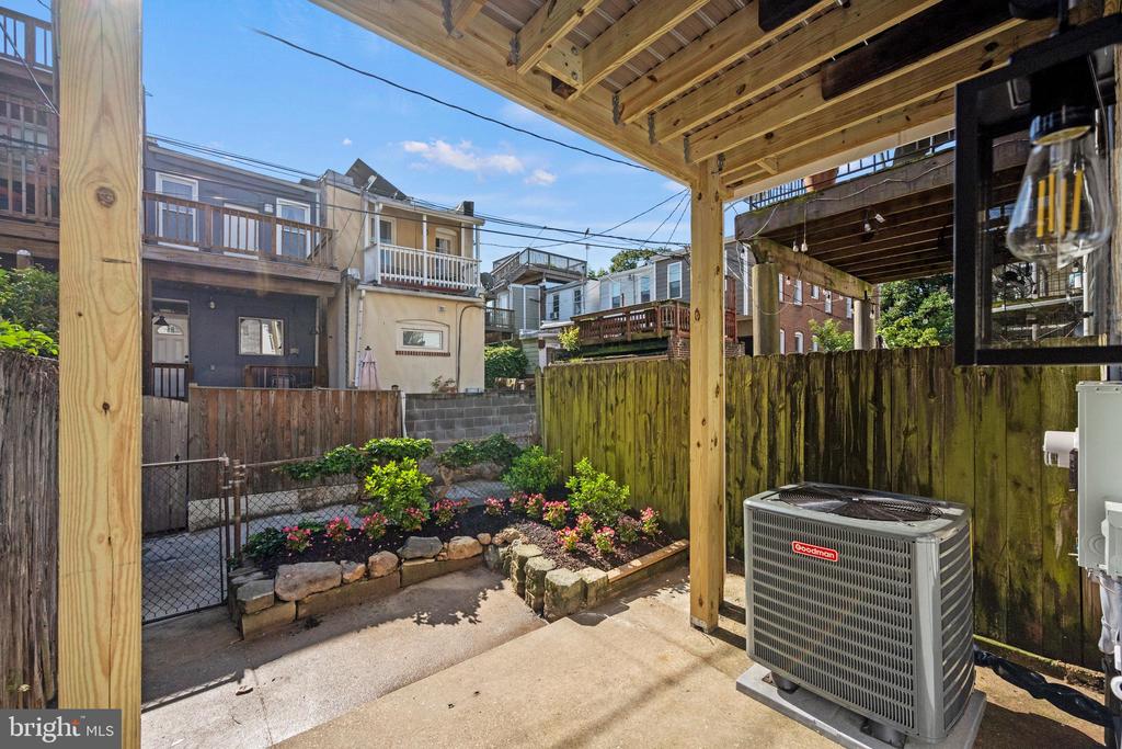 135 S Linwood Ave
