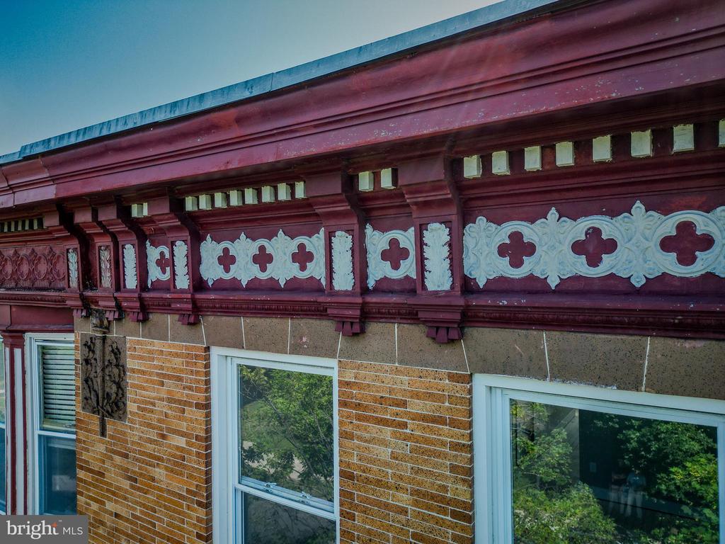 135 S Linwood Ave