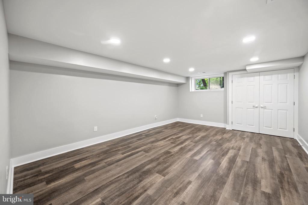 135 S Linwood Ave