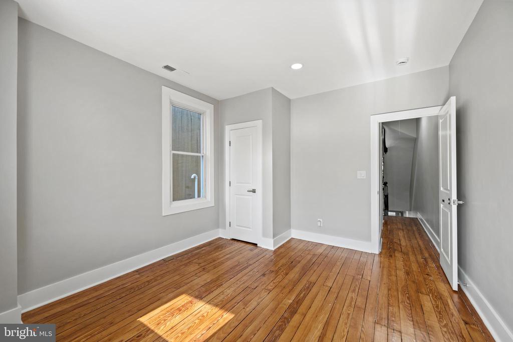 135 S Linwood Ave