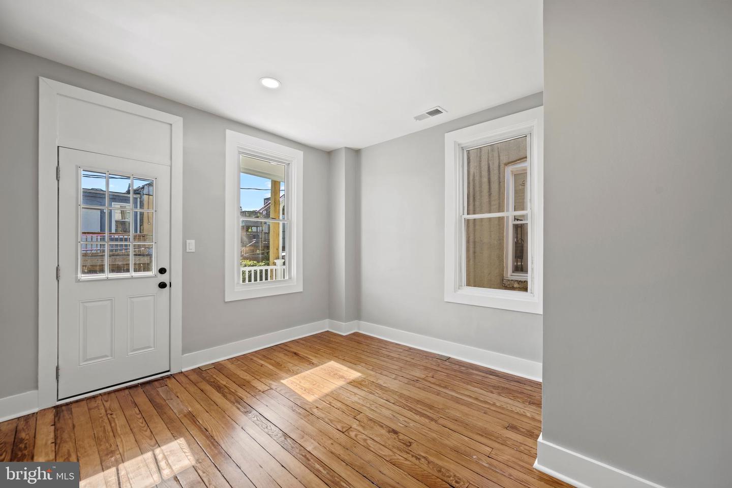 135 S Linwood Ave