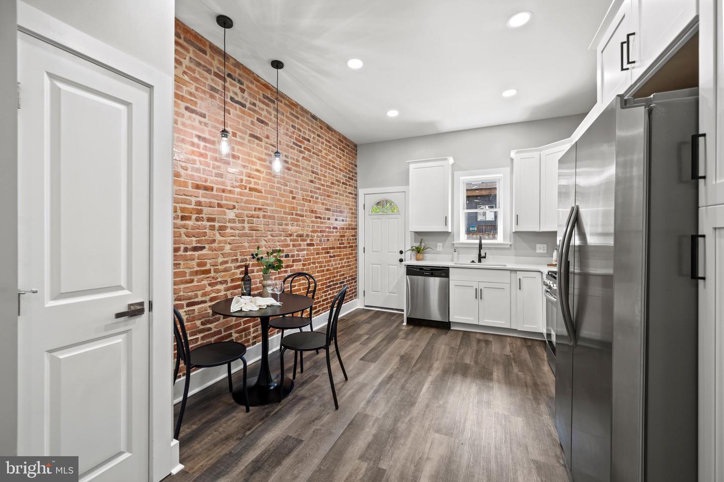 135 S Linwood Ave