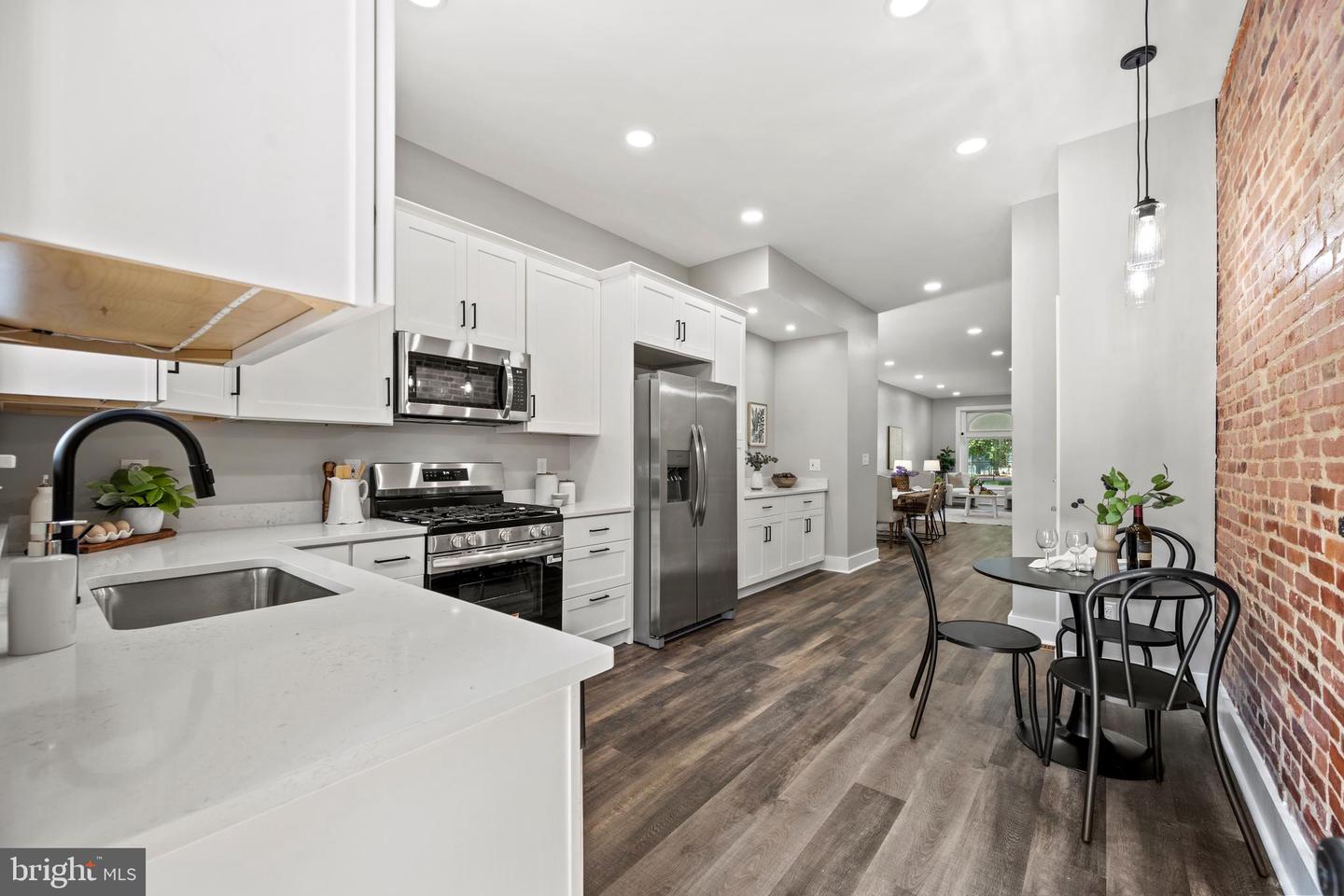 135 S Linwood Ave