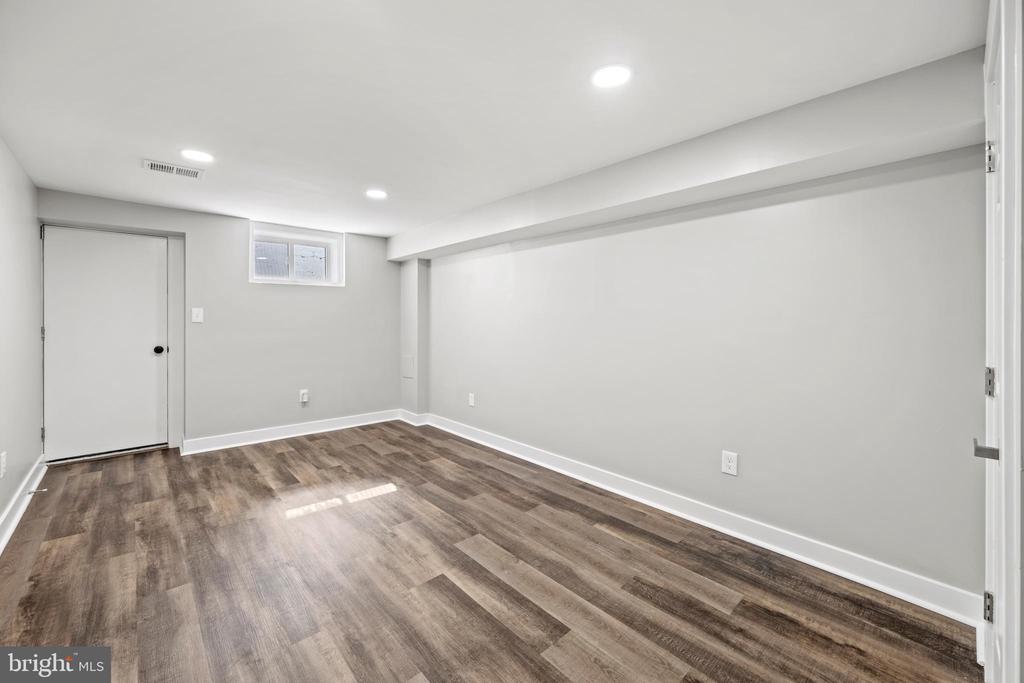 135 S Linwood Ave