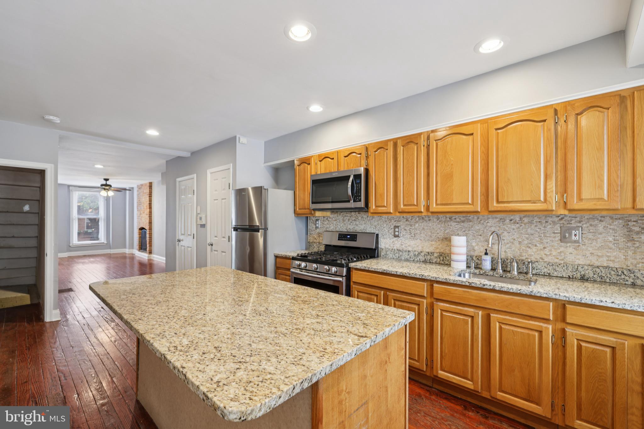 918 S CLINTON STREET