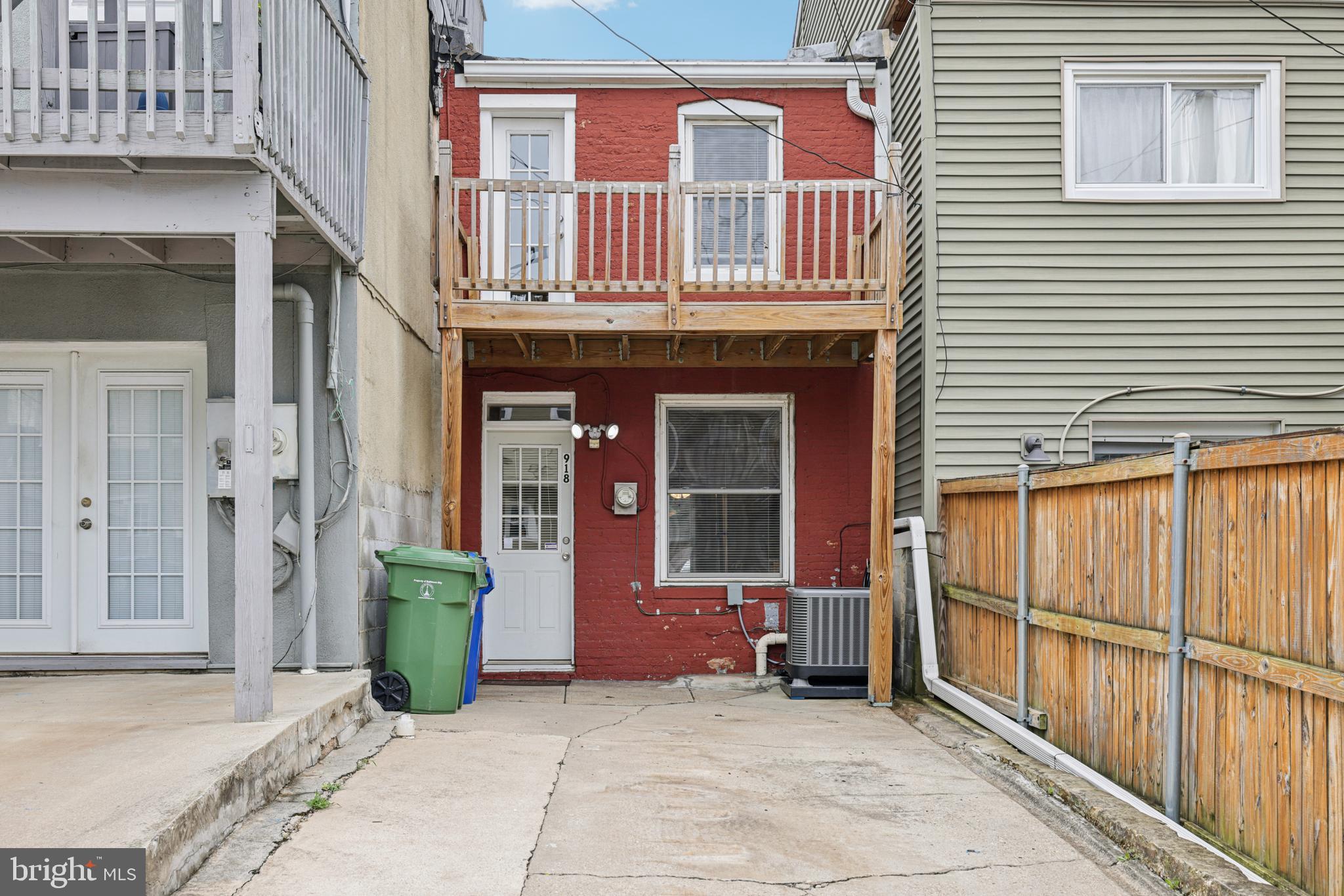 918 S CLINTON STREET