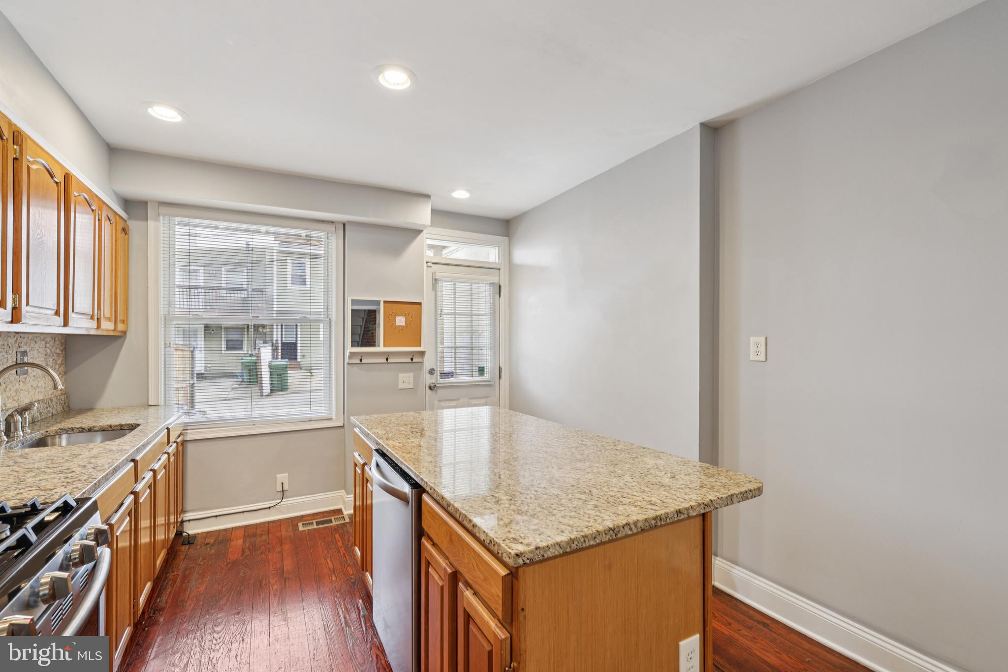 918 S CLINTON STREET