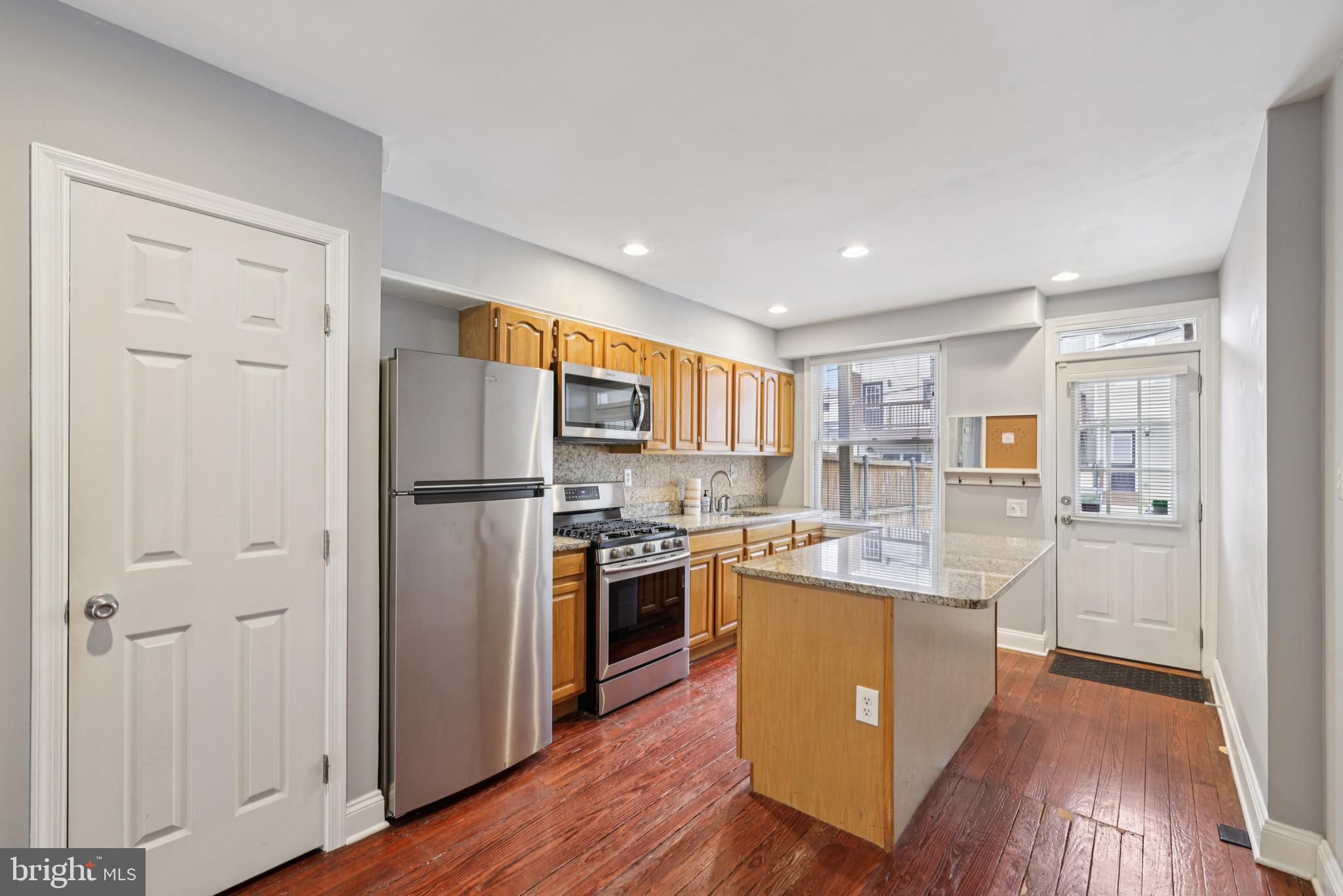 918 S CLINTON STREET