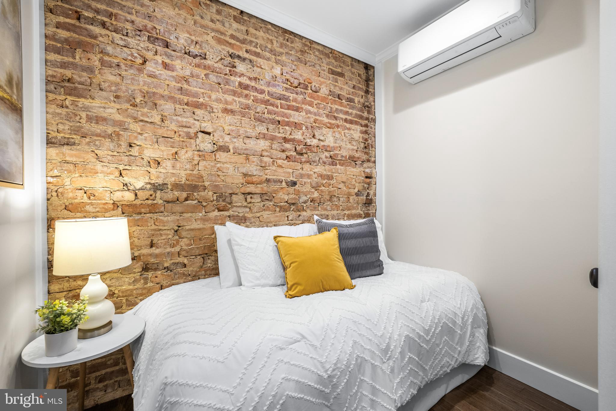 3635 CHESTNUT AVENUE