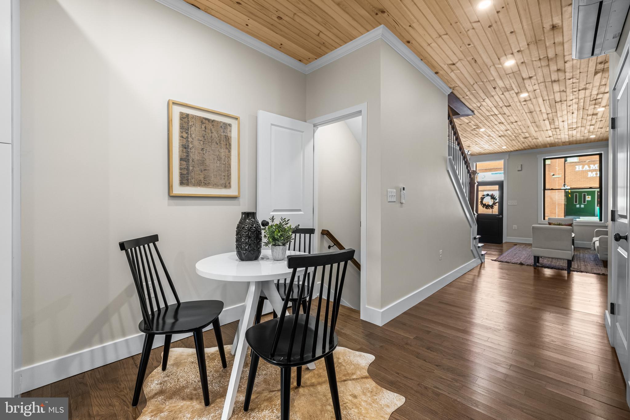 3635 CHESTNUT AVENUE