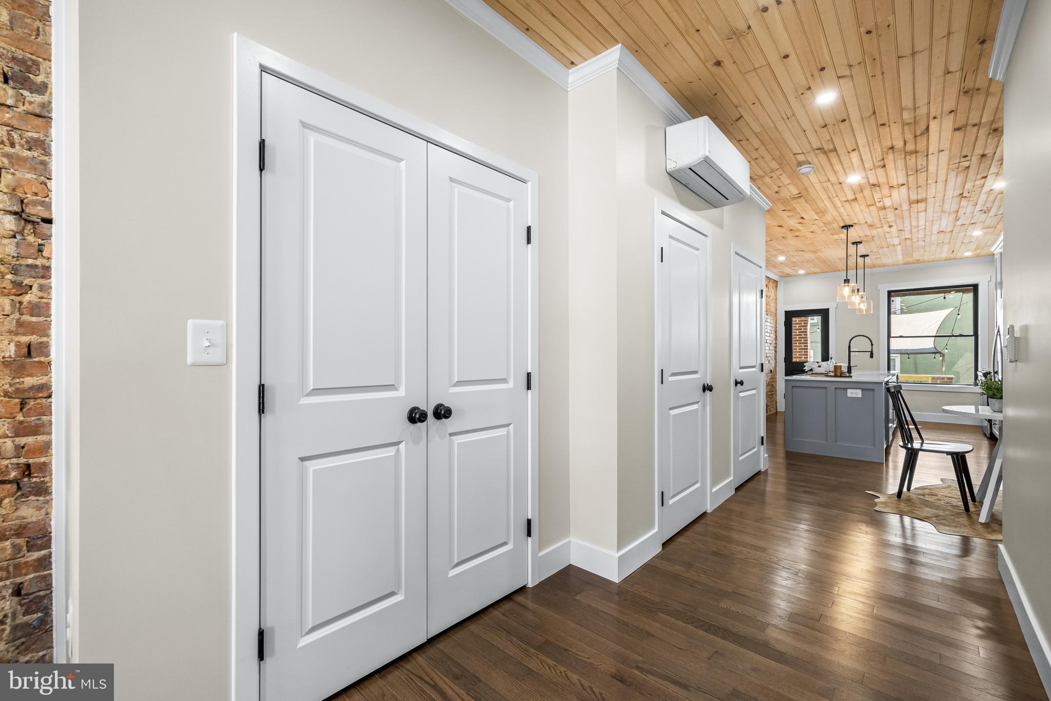 3635 CHESTNUT AVENUE