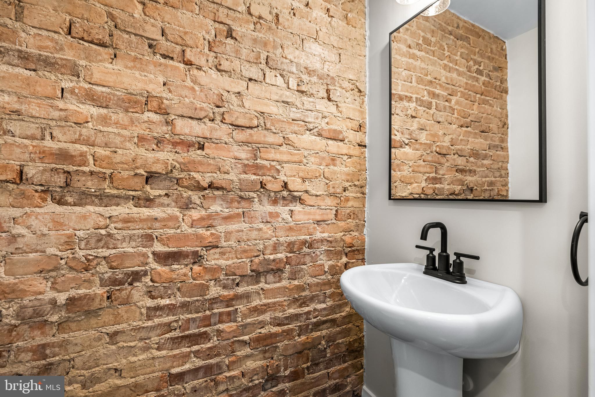 3635 CHESTNUT AVENUE