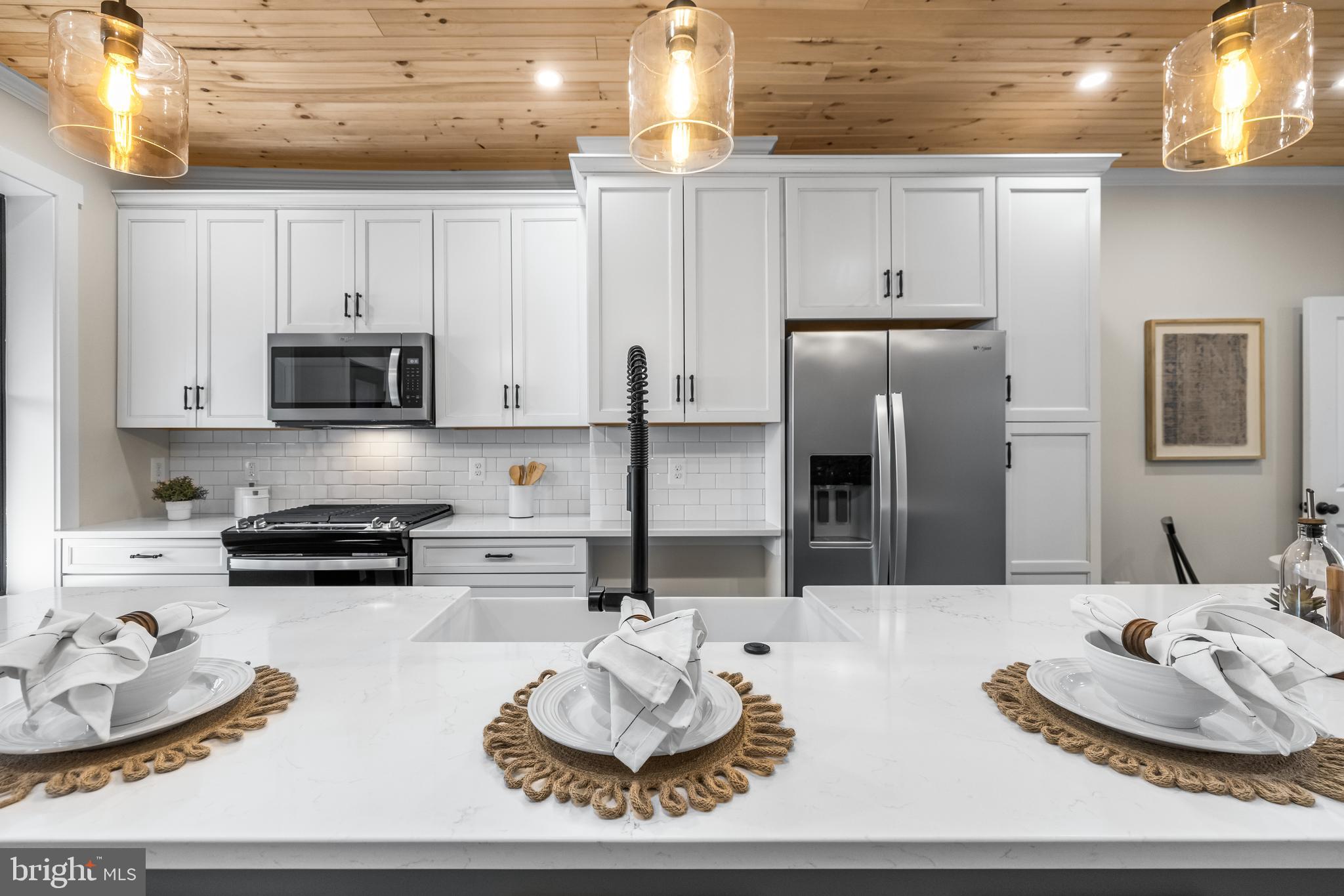 3635 CHESTNUT AVENUE