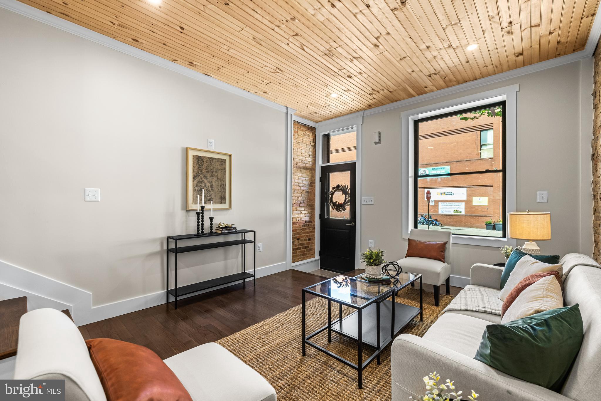 3635 CHESTNUT AVENUE