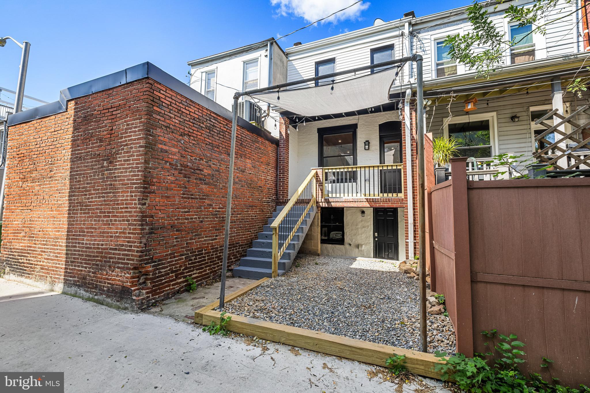 3635 CHESTNUT AVENUE