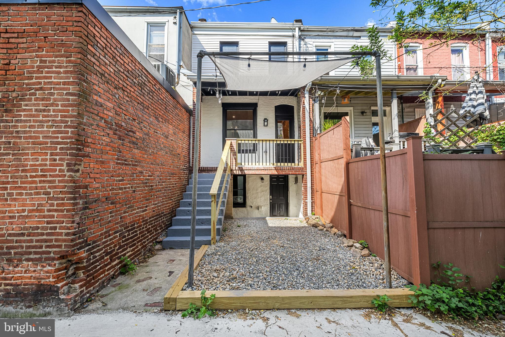 3635 CHESTNUT AVENUE