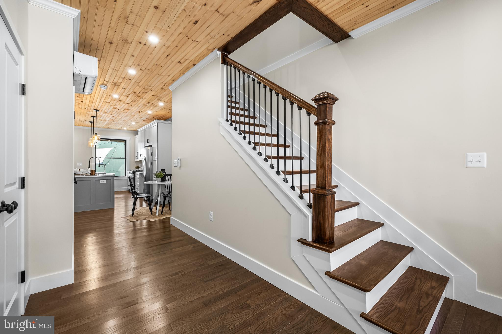 3635 CHESTNUT AVENUE