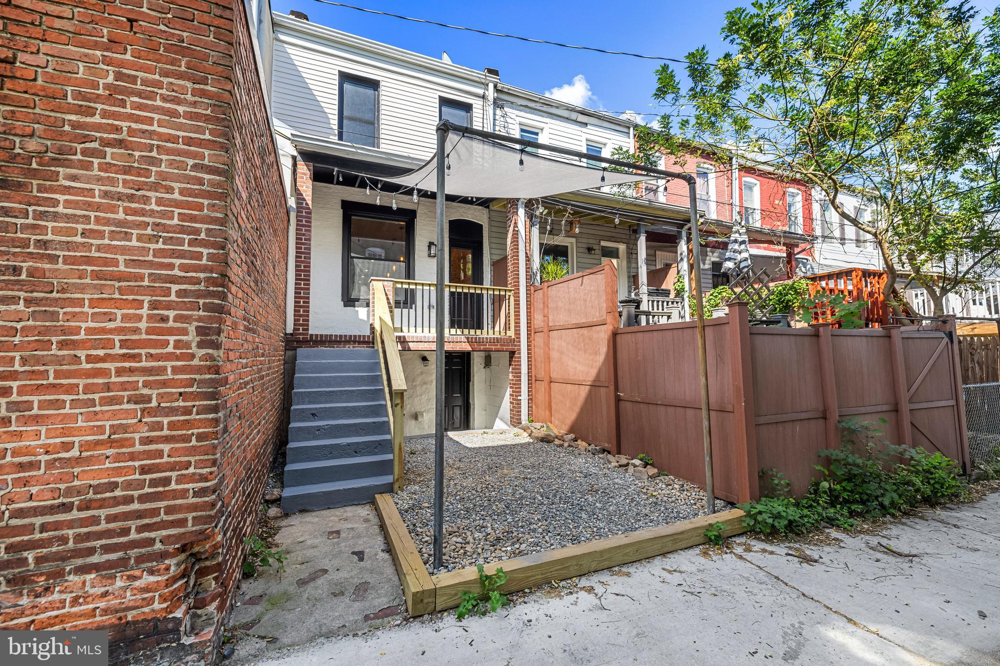 3635 CHESTNUT AVENUE