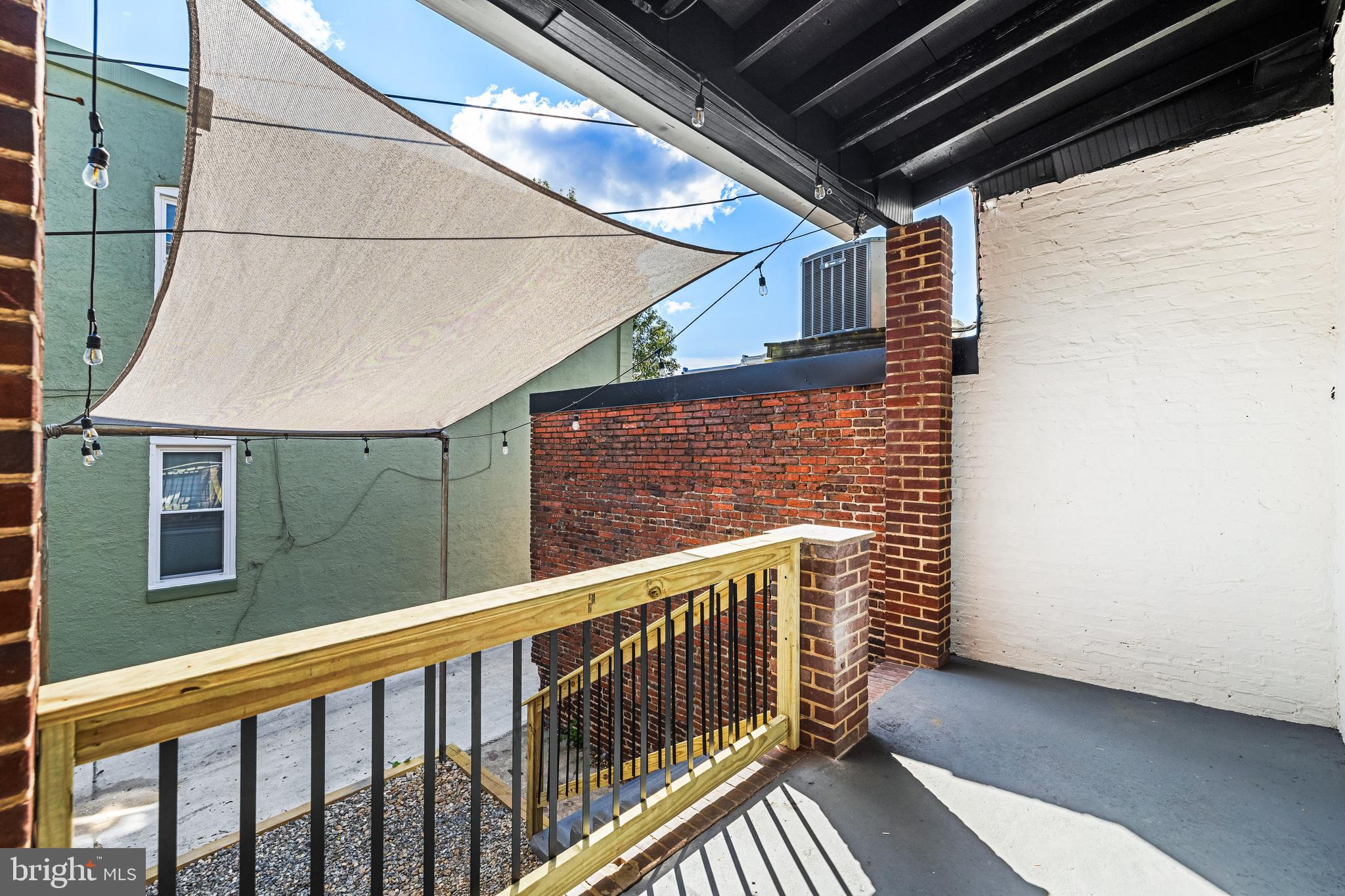 3635 CHESTNUT AVENUE