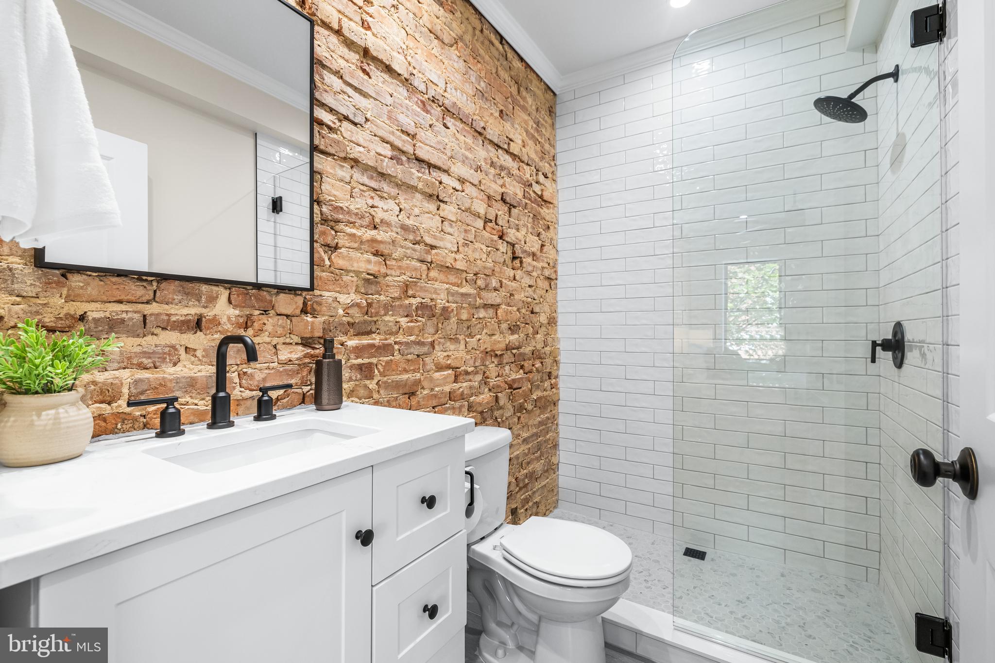 3635 CHESTNUT AVENUE