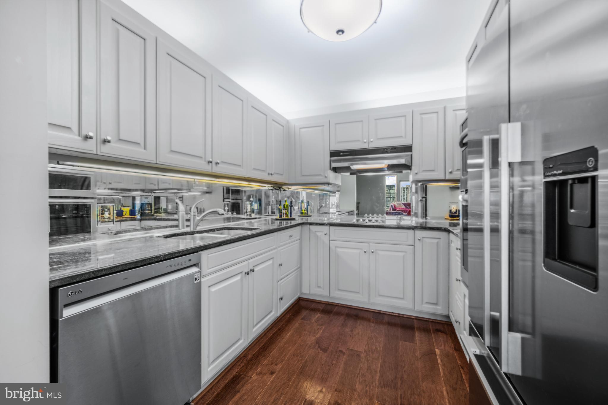 10 E LEE STREET 1408