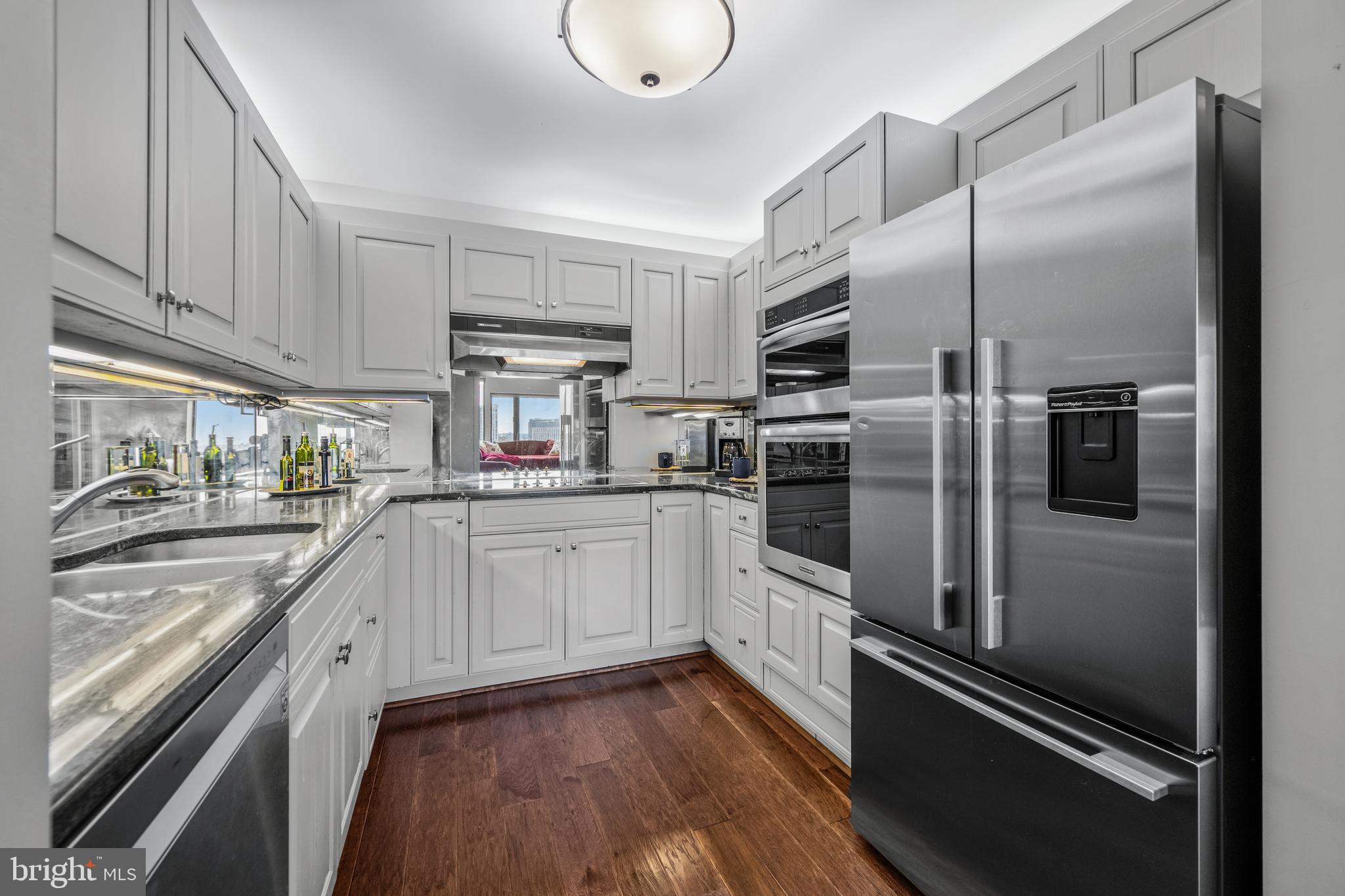 10 E LEE STREET 1408