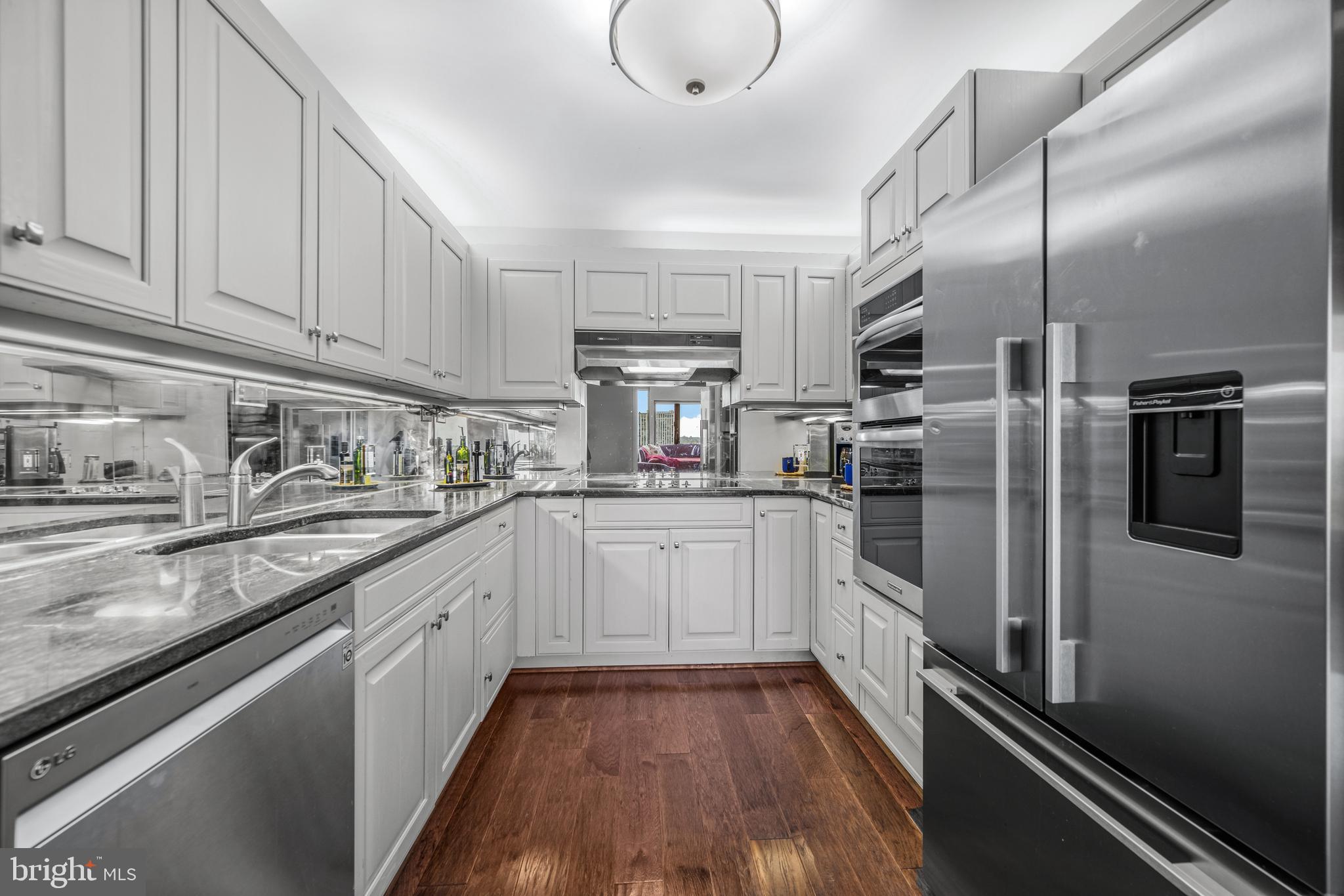 10 E LEE STREET 1408
