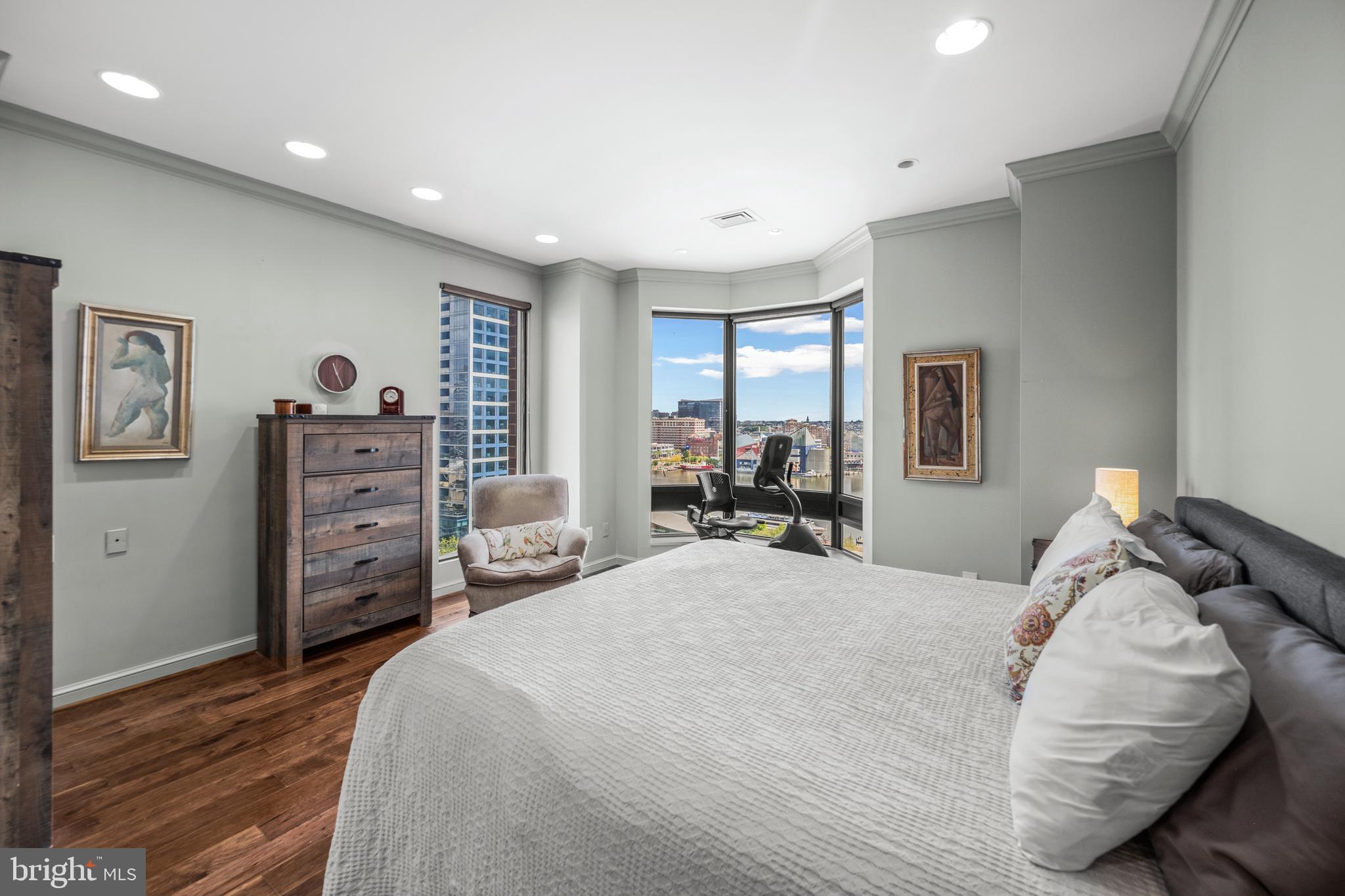10 E LEE STREET 1408