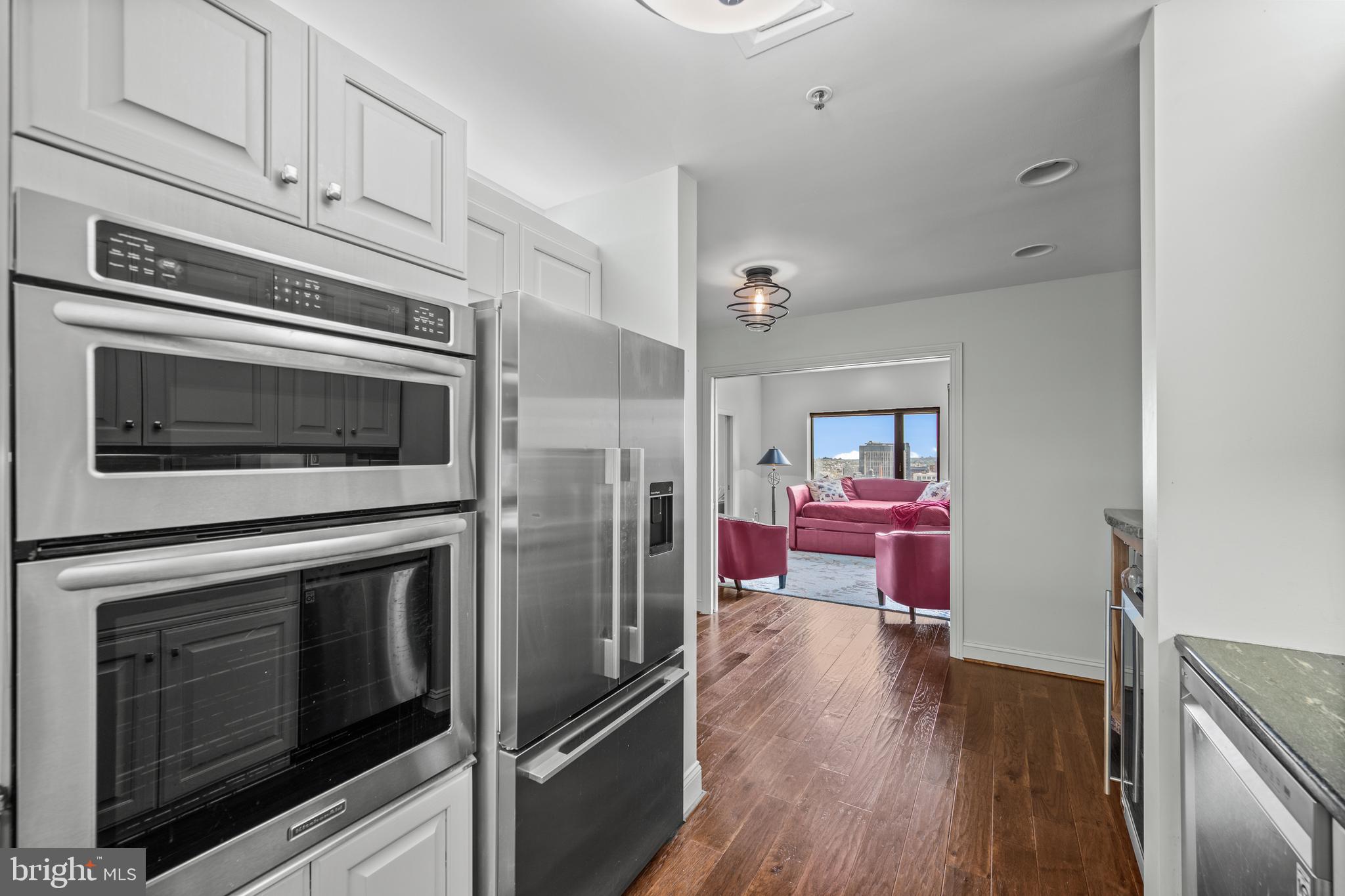 10 E LEE STREET 1408