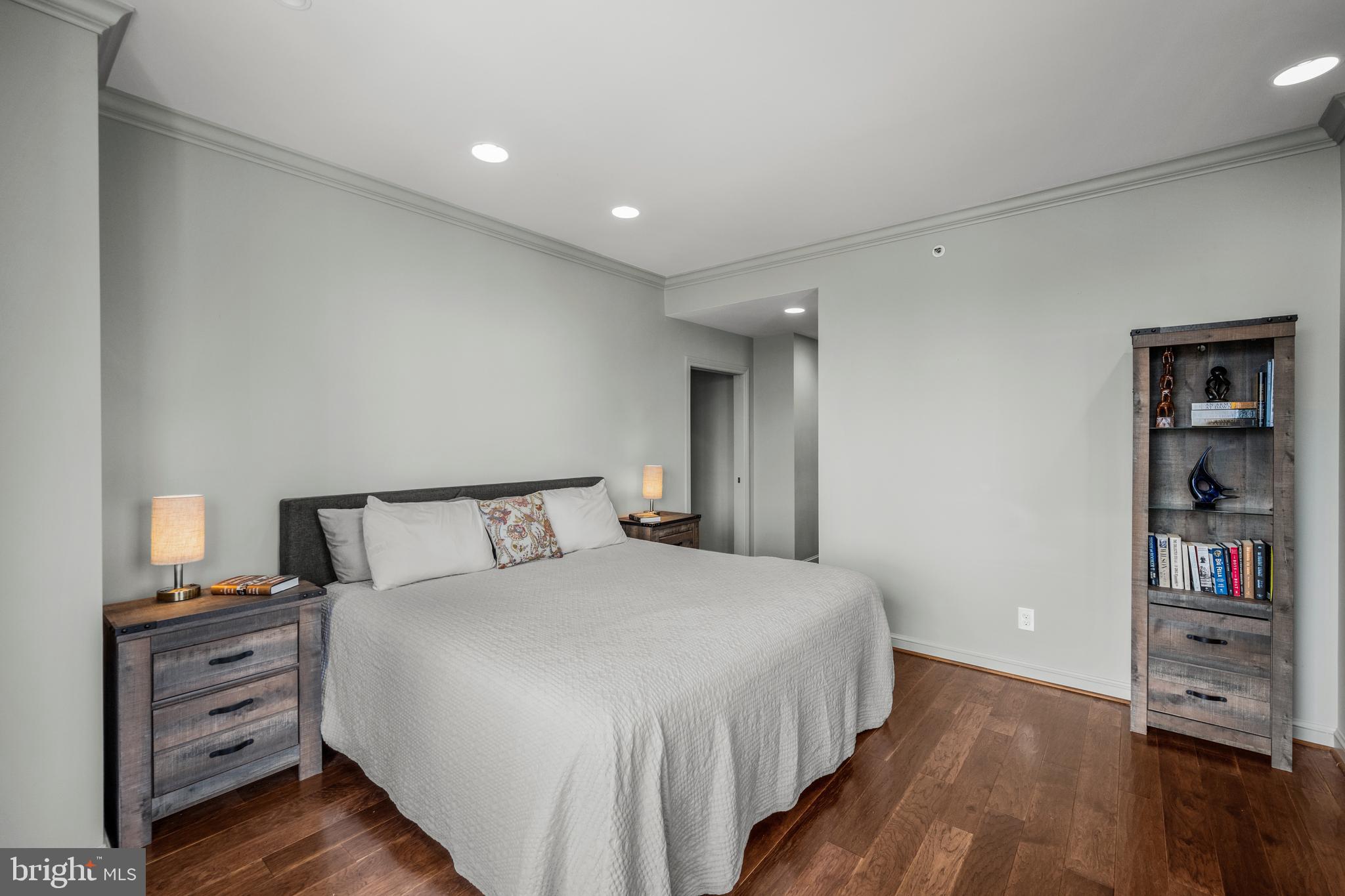 10 E LEE STREET 1408
