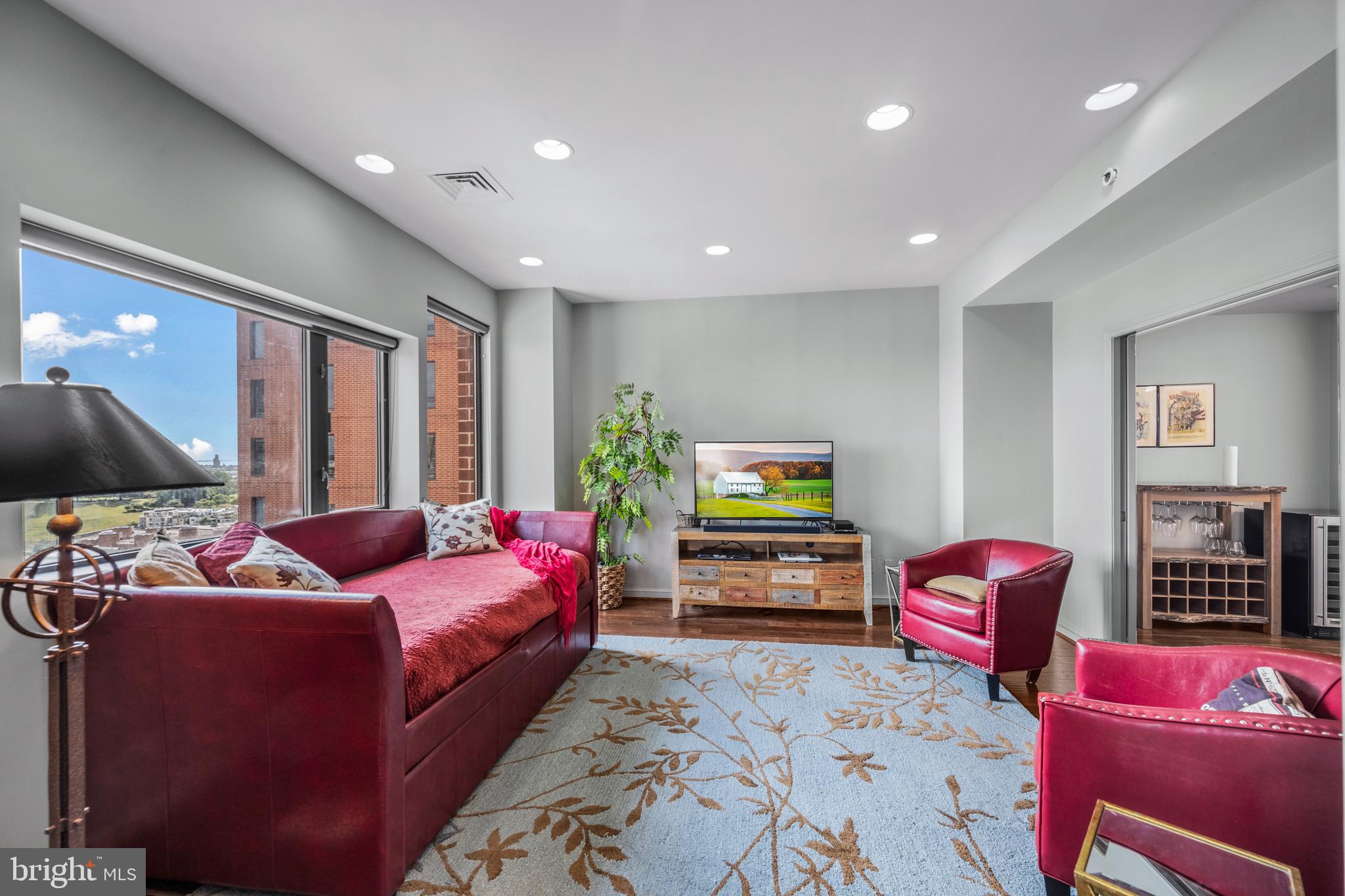 10 E LEE STREET 1408