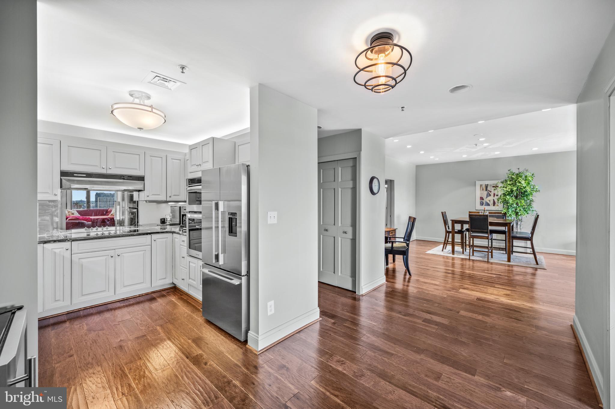 10 E LEE STREET 1408
