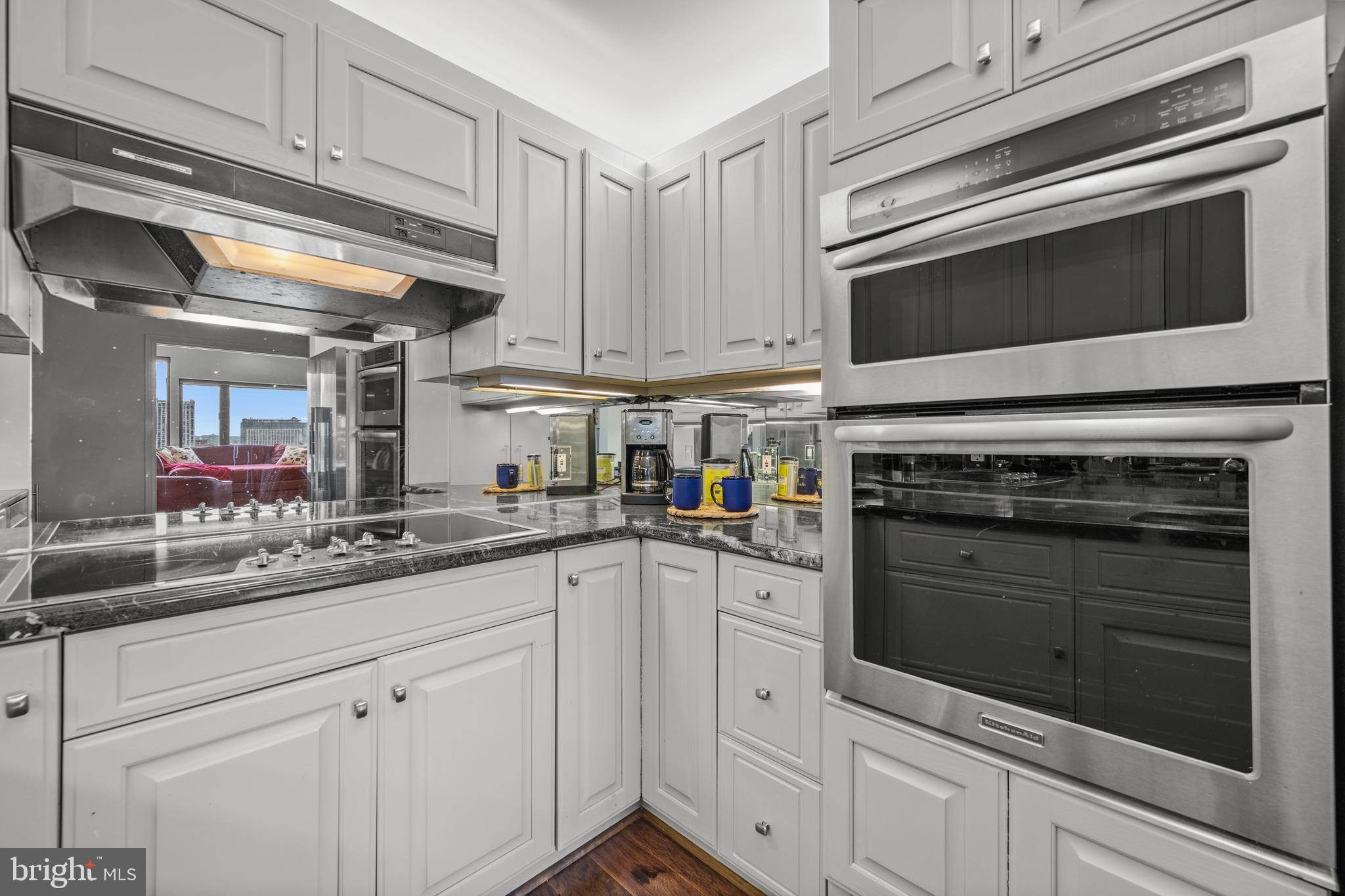 10 E LEE STREET 1408