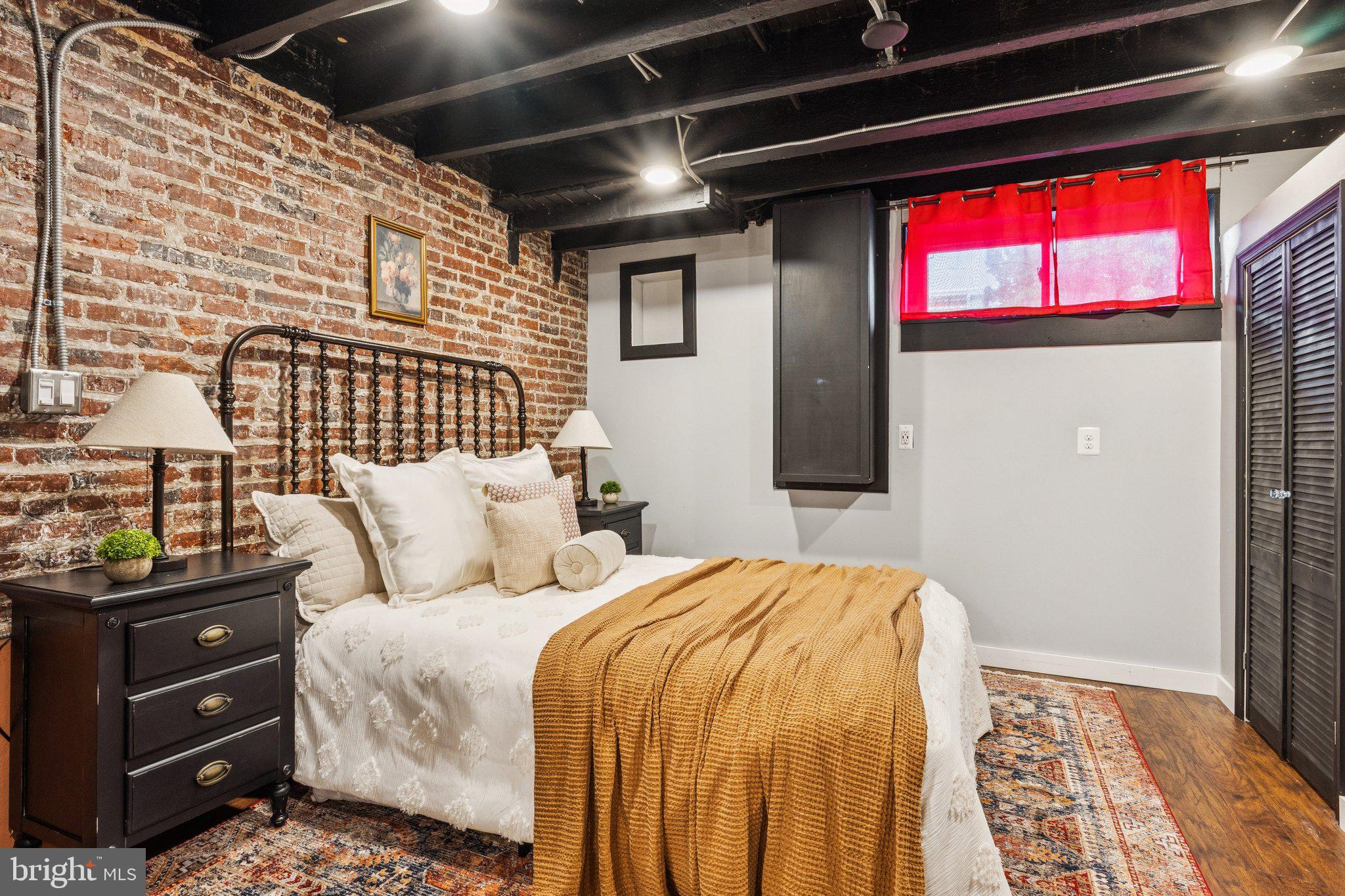 915 S CONKLING STREET