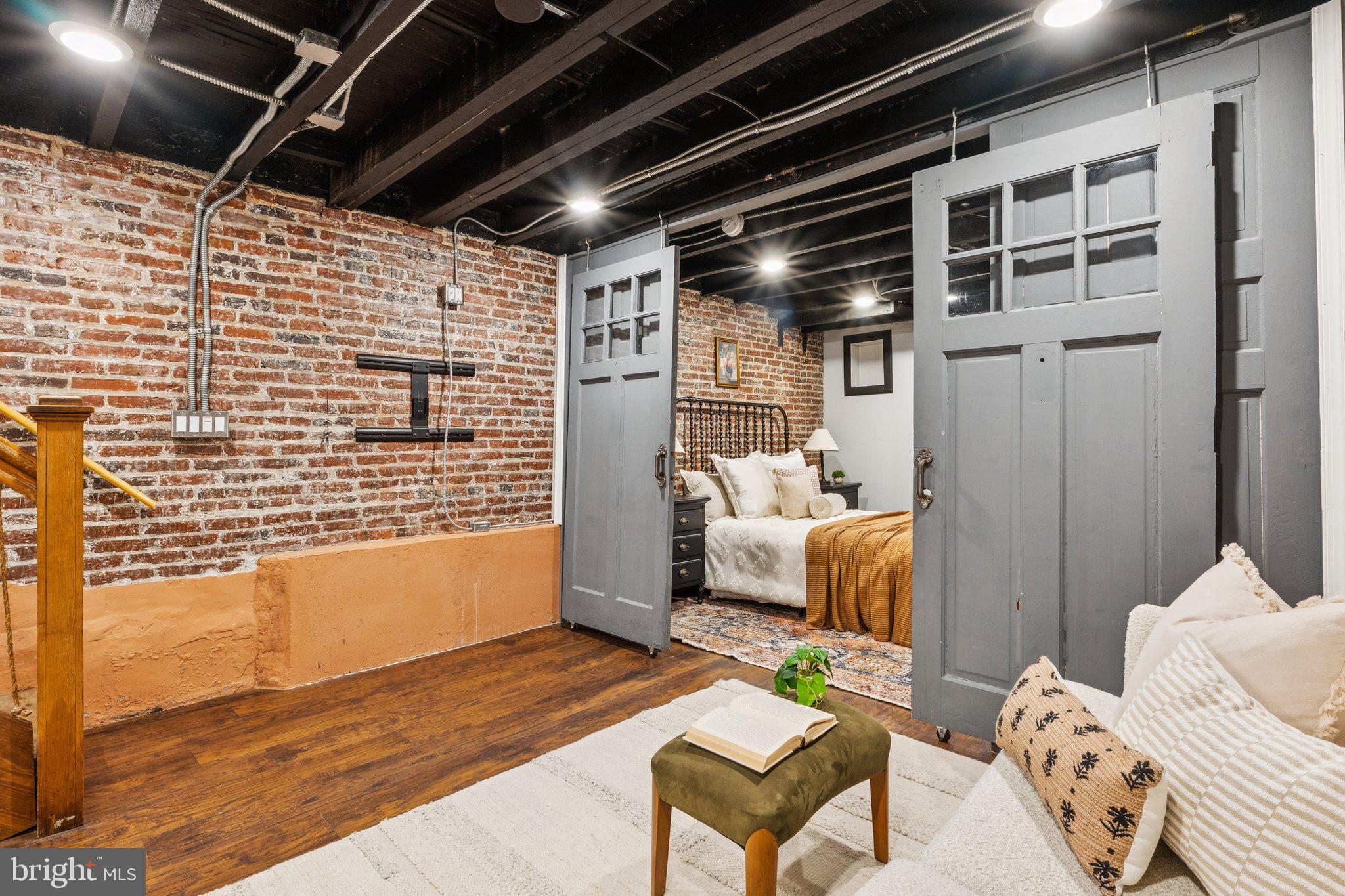 915 S CONKLING STREET