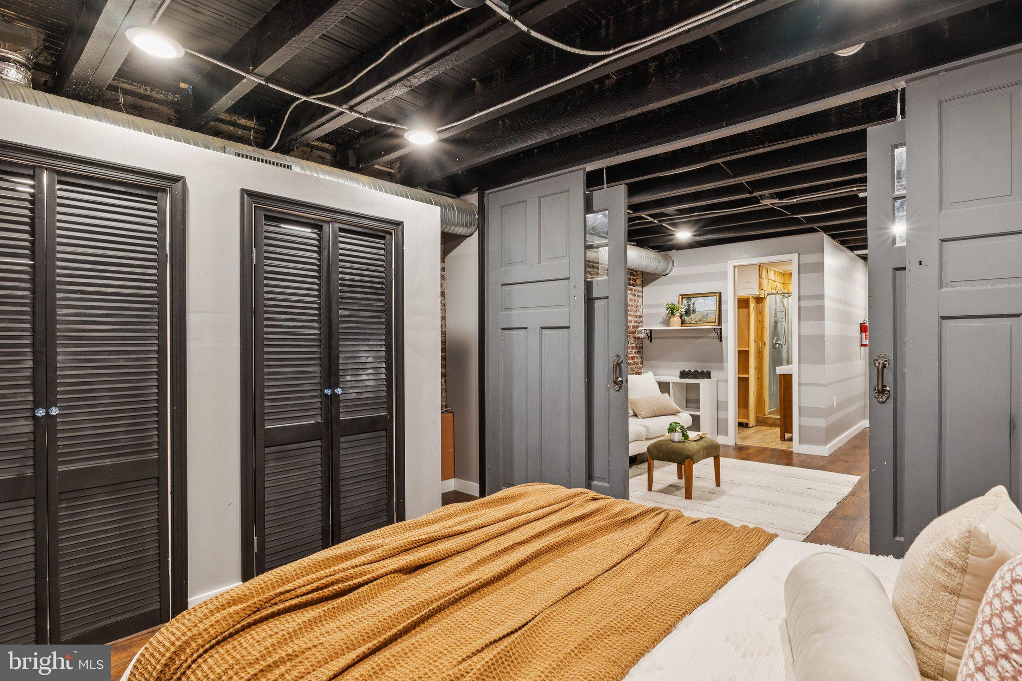 915 S CONKLING STREET