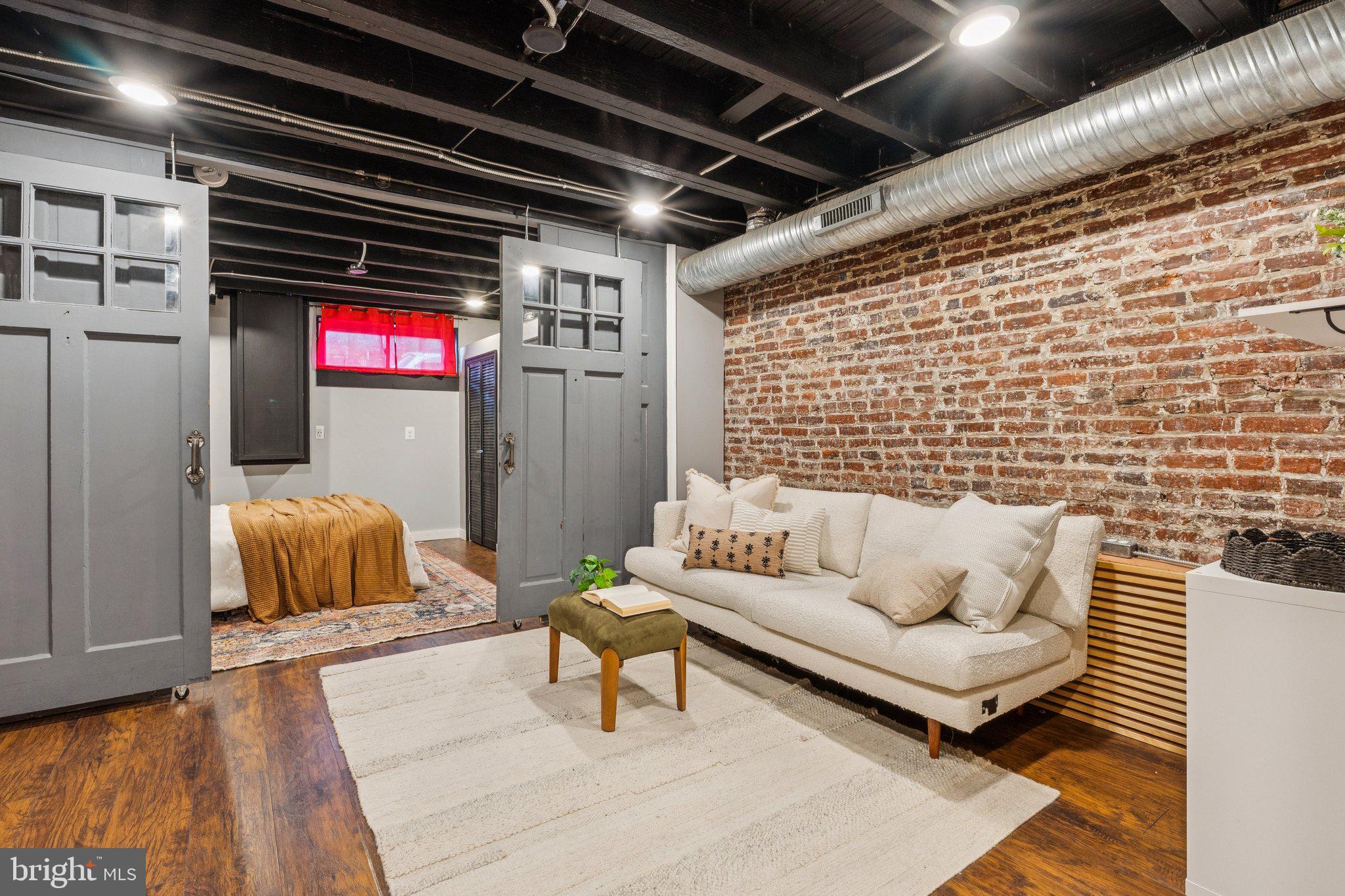 915 S CONKLING STREET