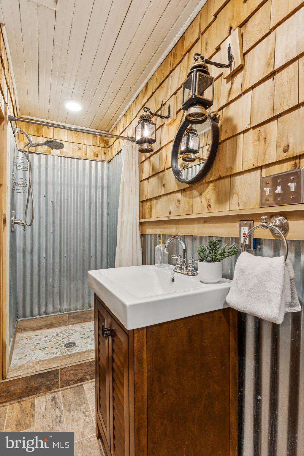 915 S CONKLING STREET