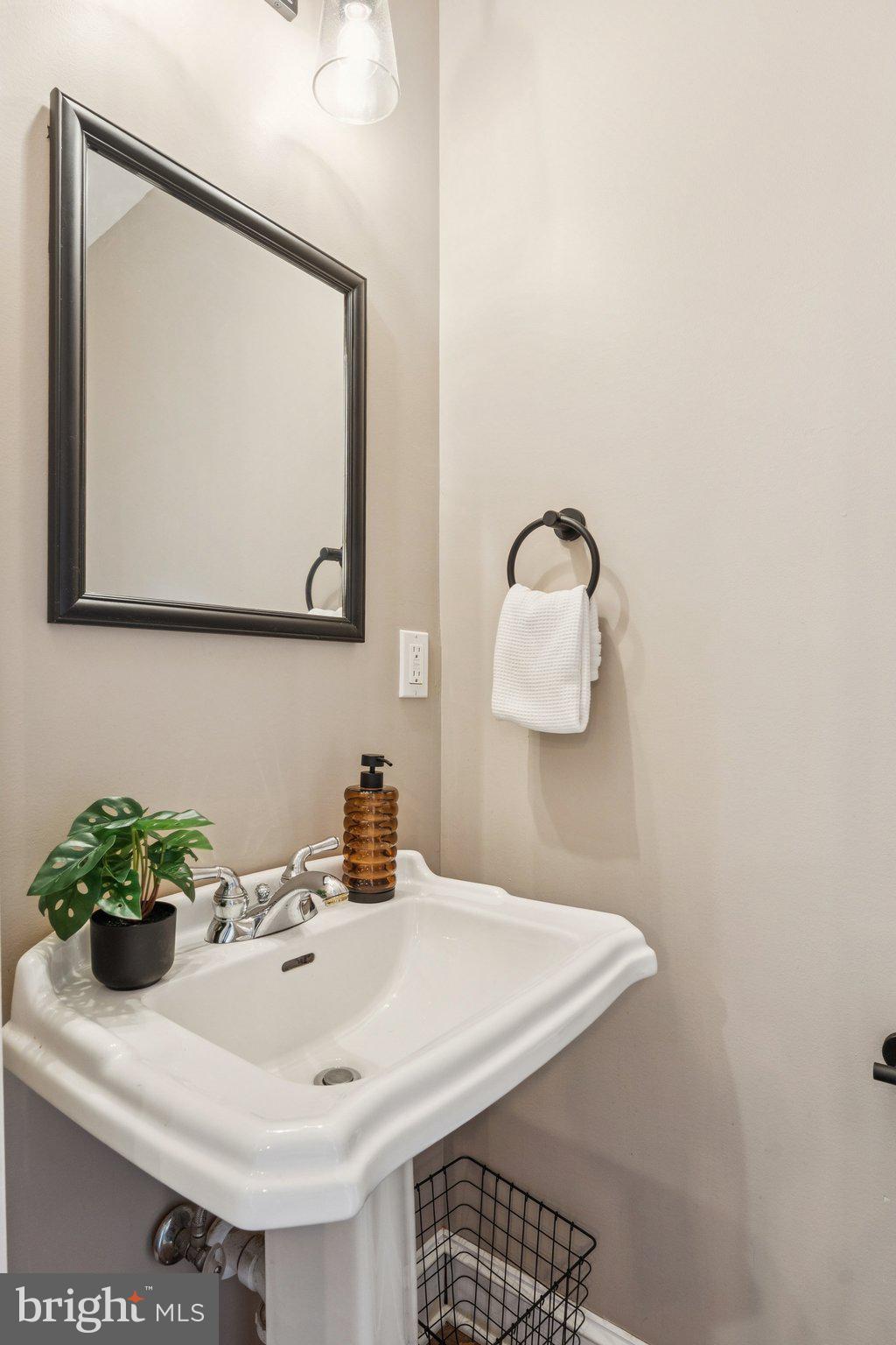 915 S CONKLING STREET