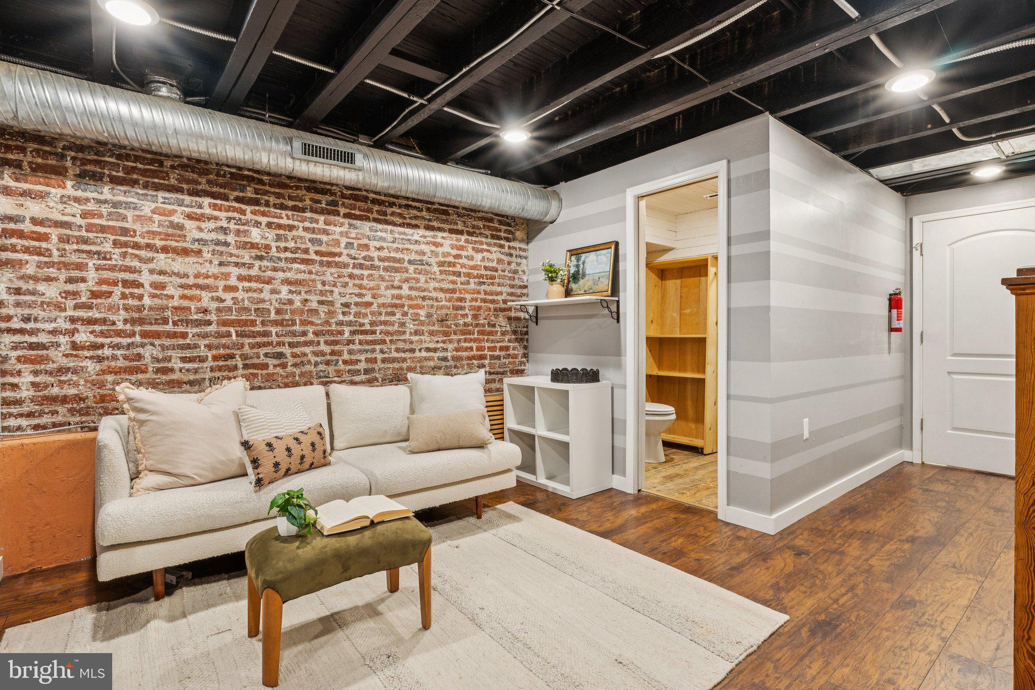 915 S CONKLING STREET