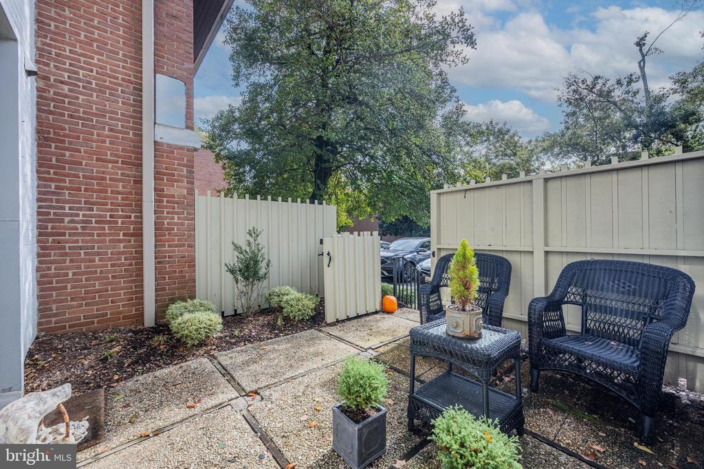 30 BOUTON GREEN COURT