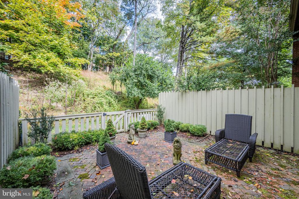 30 BOUTON GREEN COURT