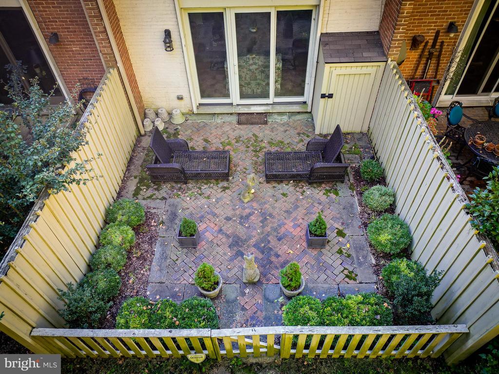 30 BOUTON GREEN COURT