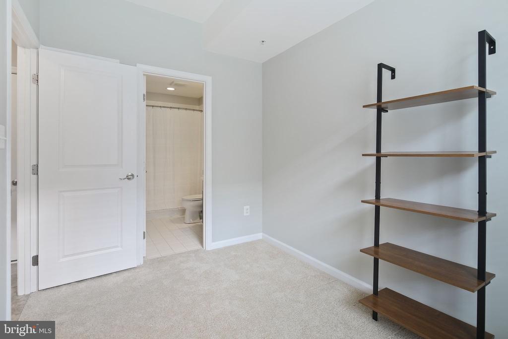812 S MACON STREET